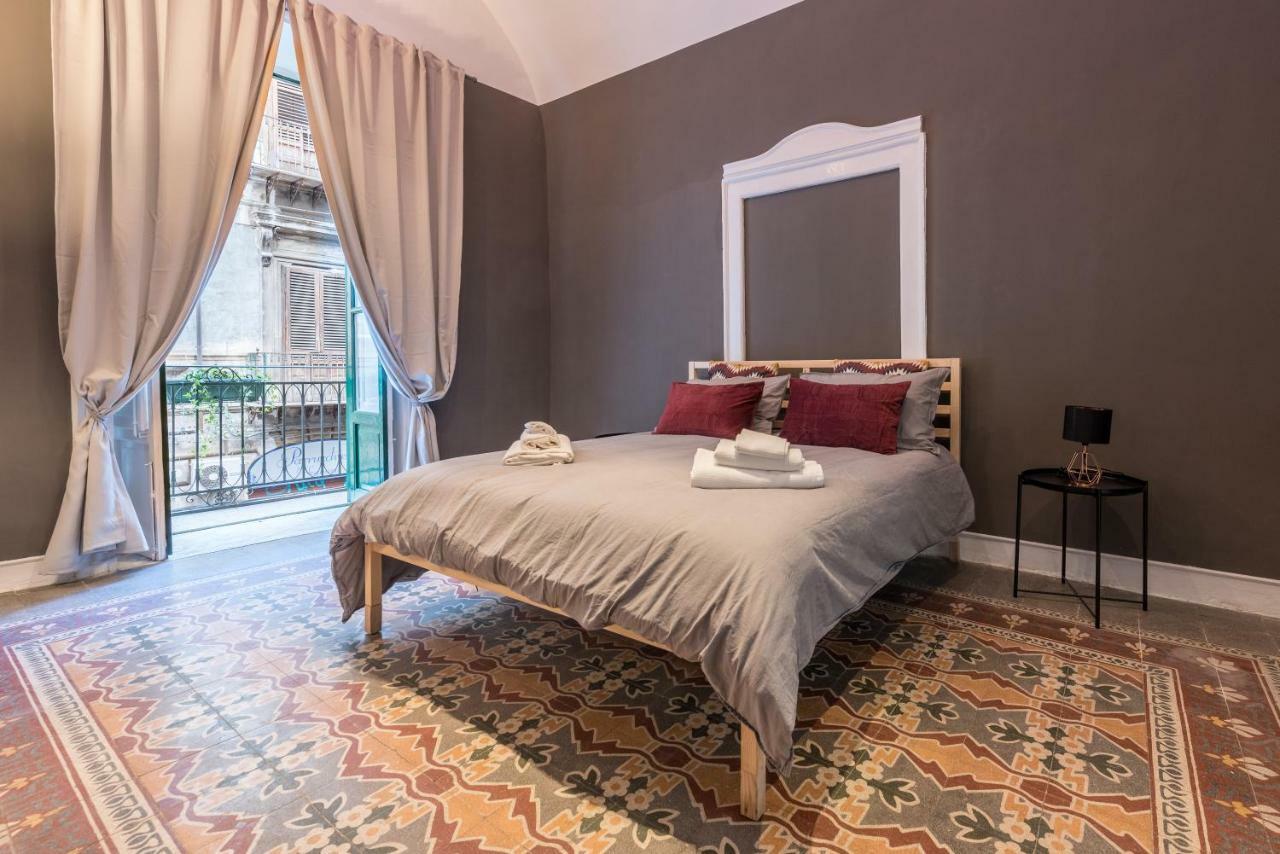 Qasr Home Beautiful Apartment In ปาแลร์โม ภายนอก รูปภาพ